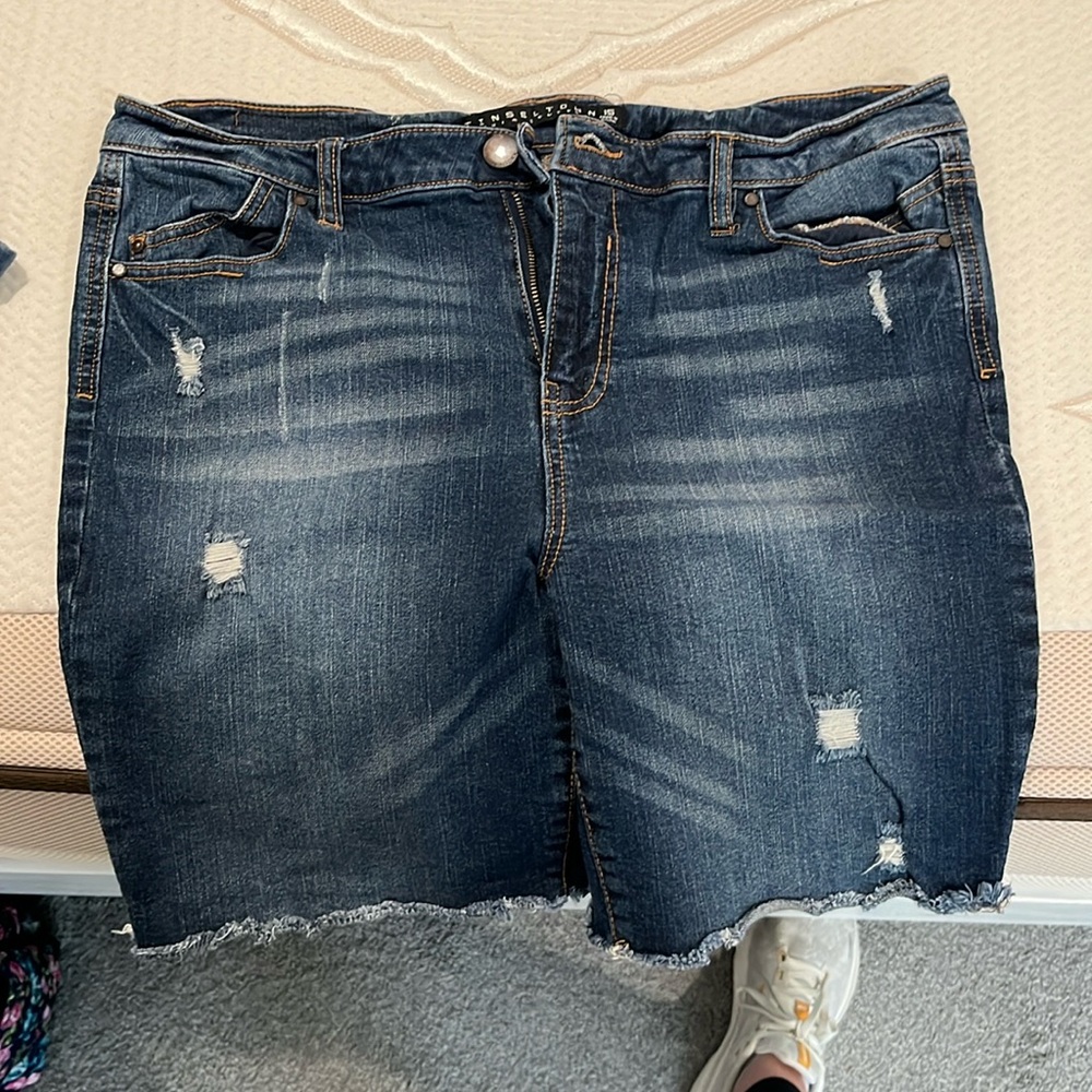 Tinseltown Jean shorts size 15